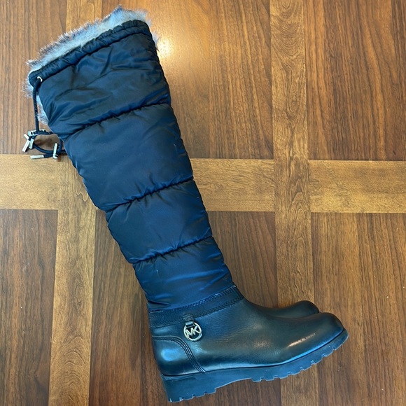 NEVER WORN MICHAEL KORS BLACK TALL LEATHER & FAUX FUR BOOTS SIZE 7 - BEAUTIFUL! - Picture 3 of 11